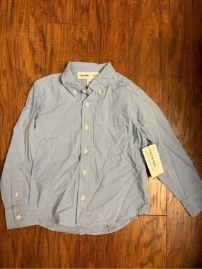 Old Navy boys built in flex longsleeve shirt, size 5